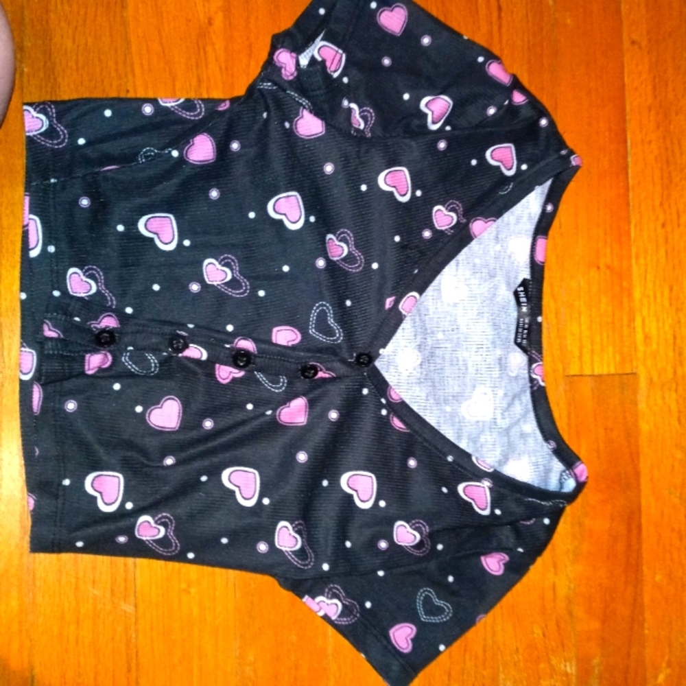 Romwe pink heart and black tshirt size XS